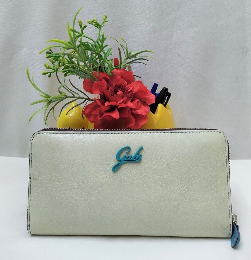 Gabs Gmoney 17 Puckered Basic Off White Leather Zip Around Credit Card Wallet